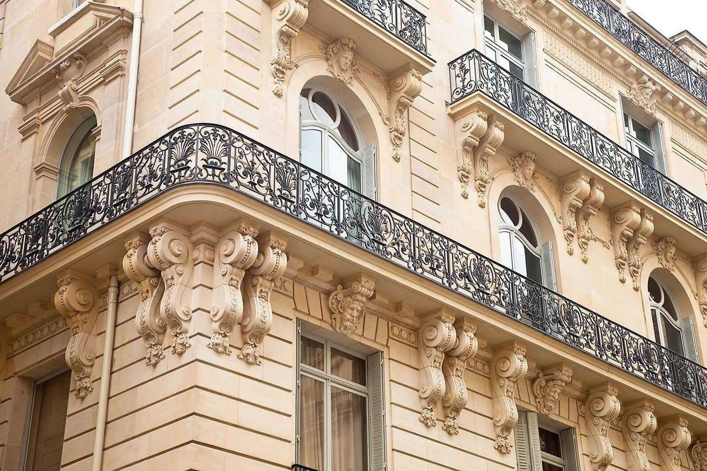 Immeuble parisien prime — façade haussmannienne